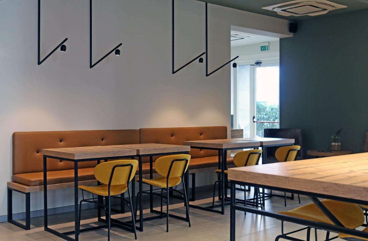 Meg Lifestyle Hotel & Apartaments Ричоне Екстериор снимка
