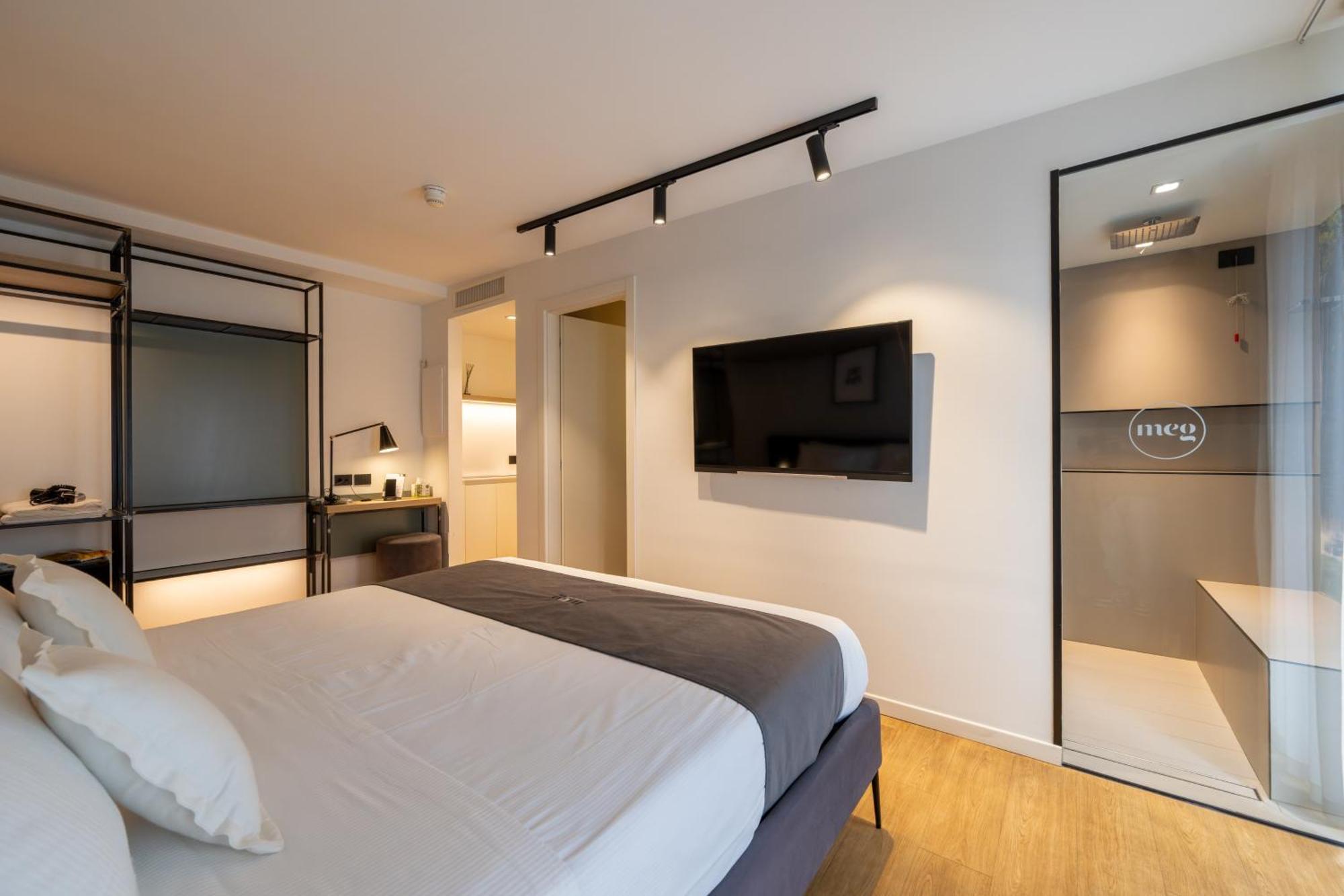 Meg Lifestyle Hotel & Apartaments Ричоне Екстериор снимка